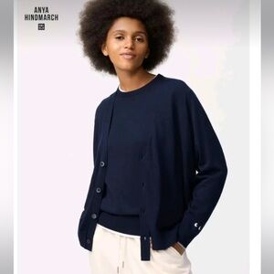 🆕 ANYA HINDMARCH x UNIQLO Unisex Merino Wool V-Neck Cardigan M